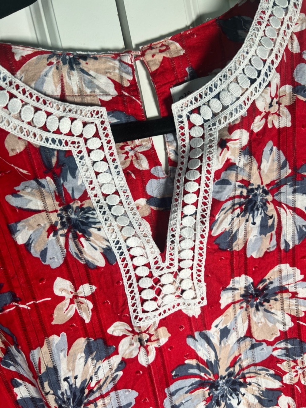 Alfred Dunner Red Floral Crochet-Trim Tunic 16P - Picture 3 of 7